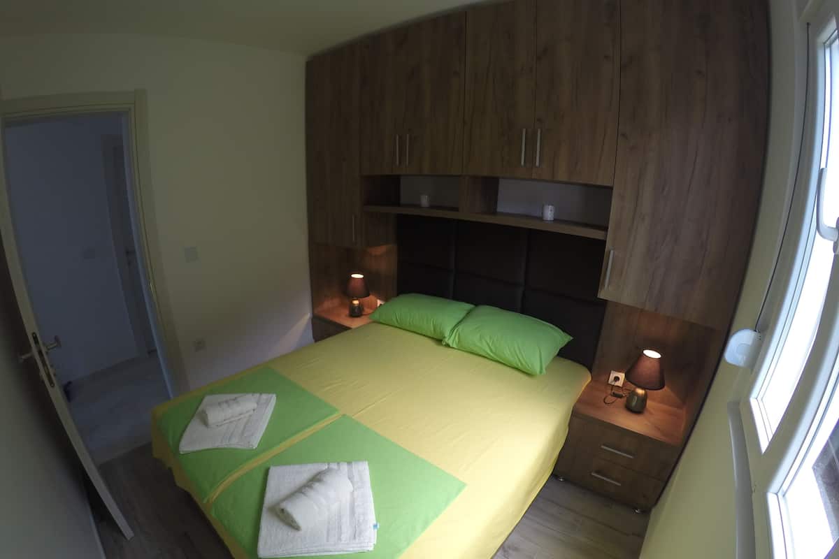 1 habitación, cunas gratuitas, wifi gratis y ropa de cama