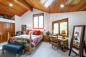 3 bedrooms, desk, iron/ironing board, WiFi