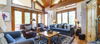 *Free Ski Rental* Perfect For Families – 5 Minute Walk to Skiing & Silver Lake Lodge, 3 King Suites