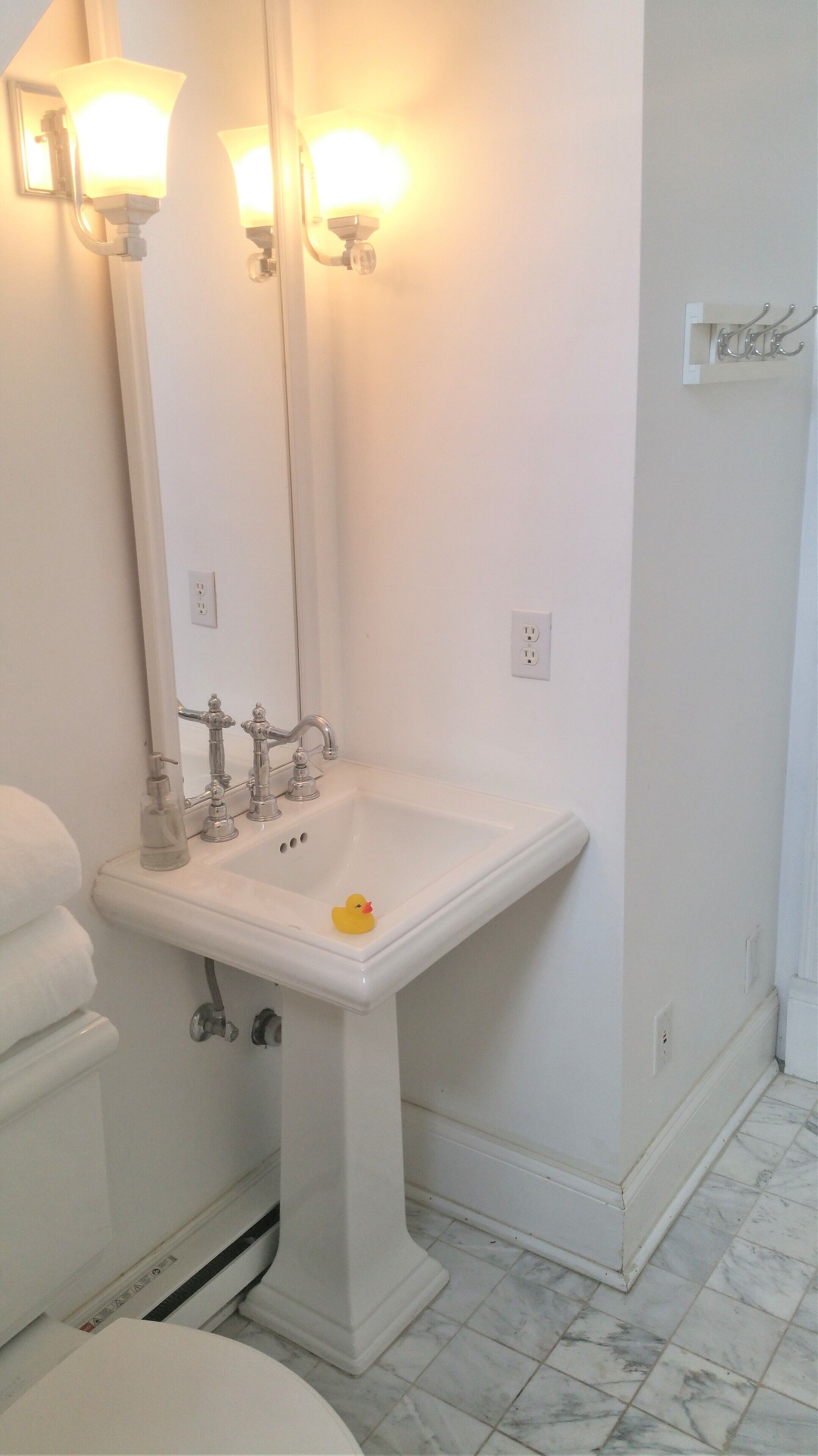 Badkar/dusch, hårtork, handdukar och tvål