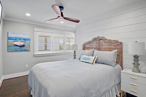 4 slaapkamers, een strijkplank/strijkijzer, gratis wifi, beddengoed