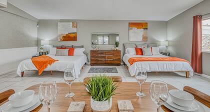 🌞6 KING beds, 14 GUESTS, 5 BEDROOMS, 2 BATHROOMS, REFRIGERATION, NEAR AIRPORT