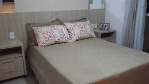 2 室のベッドルーム、アイロン / アイロン台、WiFi (無料)