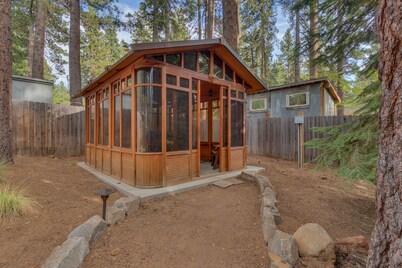 NUEVO - Tahoe Time North Lake 4BR con jacuzzi - Walk to Lake!