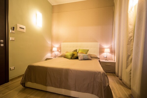 5 bedrooms, free WiFi, bed sheets