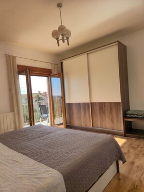 2 chambres, fer et planche à repasser, Wi-Fi gratuit, draps fournis