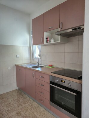 Refrigerador, microondas, horno, lavavajillas