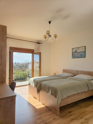 2 bedrooms, iron/ironing board, free WiFi, bed sheets