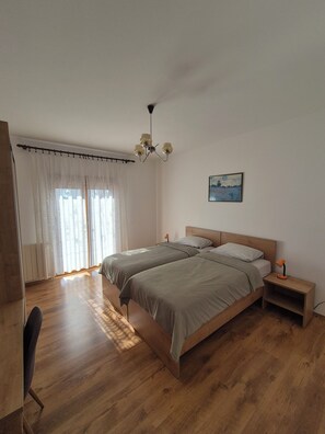 2 habitaciones, tabla de planchar con plancha y wifi gratis 