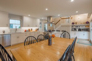 Dining - Ocean Views Dog Friendly Rehoboth Beach Parking Clean (Rehoboth Beach)