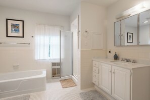 Bathtub - Ocean Views Dog Friendly Rehoboth Beach Parking Clean (Rehoboth Beach)