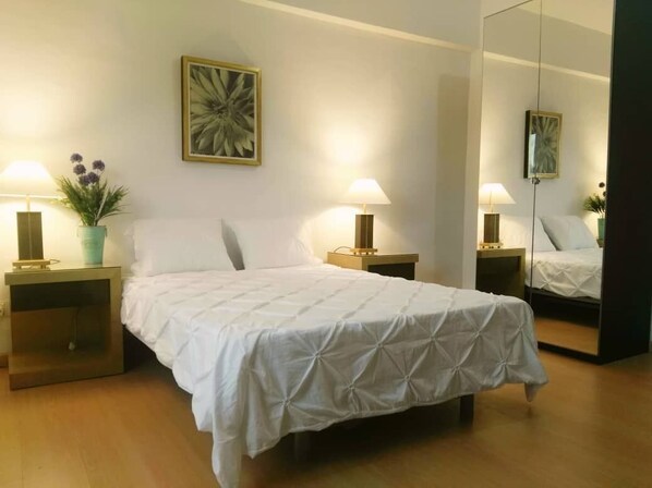 3 chambres, fer et planche à repasser, Wi-Fi, draps fournis