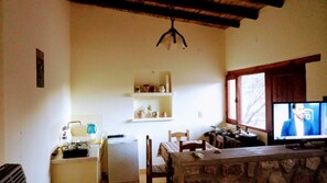 Family House, 2 Bedrooms, Terrace (CZ) | In-room dining - La Quinta de María -Tilcara (Tilcara)