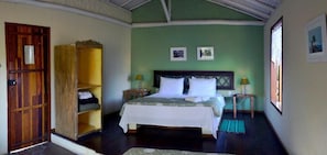 1 habitación, minibar y ropa de cama