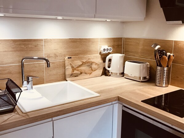Fridge, microwave, stovetop, coffee/tea maker