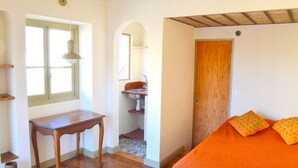 Apartment | 1 bedroom, iron/ironing board, WiFi (free), bed sheets