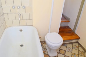 Bathroom - Pequeño y Encantador by Kohli House (Buenos Aires)