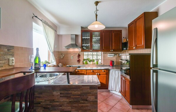 Fridge, microwave, oven, dishwasher