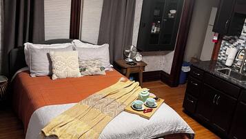 1 camera, una cassaforte in camera, ferro/asse da stiro