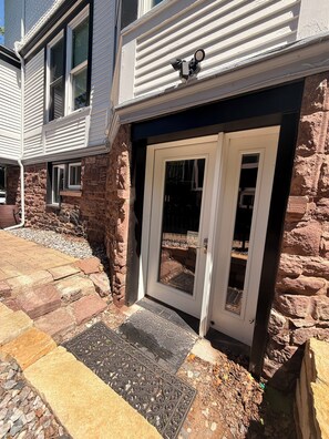 Exterior detail - Historic Hewitt Onion Tower apt 2 Studio in central Marquette with sauna access (Marquette)