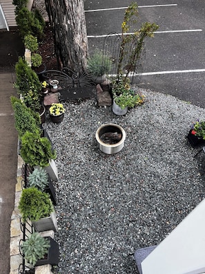 A rooftop garden with various potted plants and a metal fence. - Historic Hewitt Onion Tower apt 2 Studio in central Marquette with sauna access (Marquette)