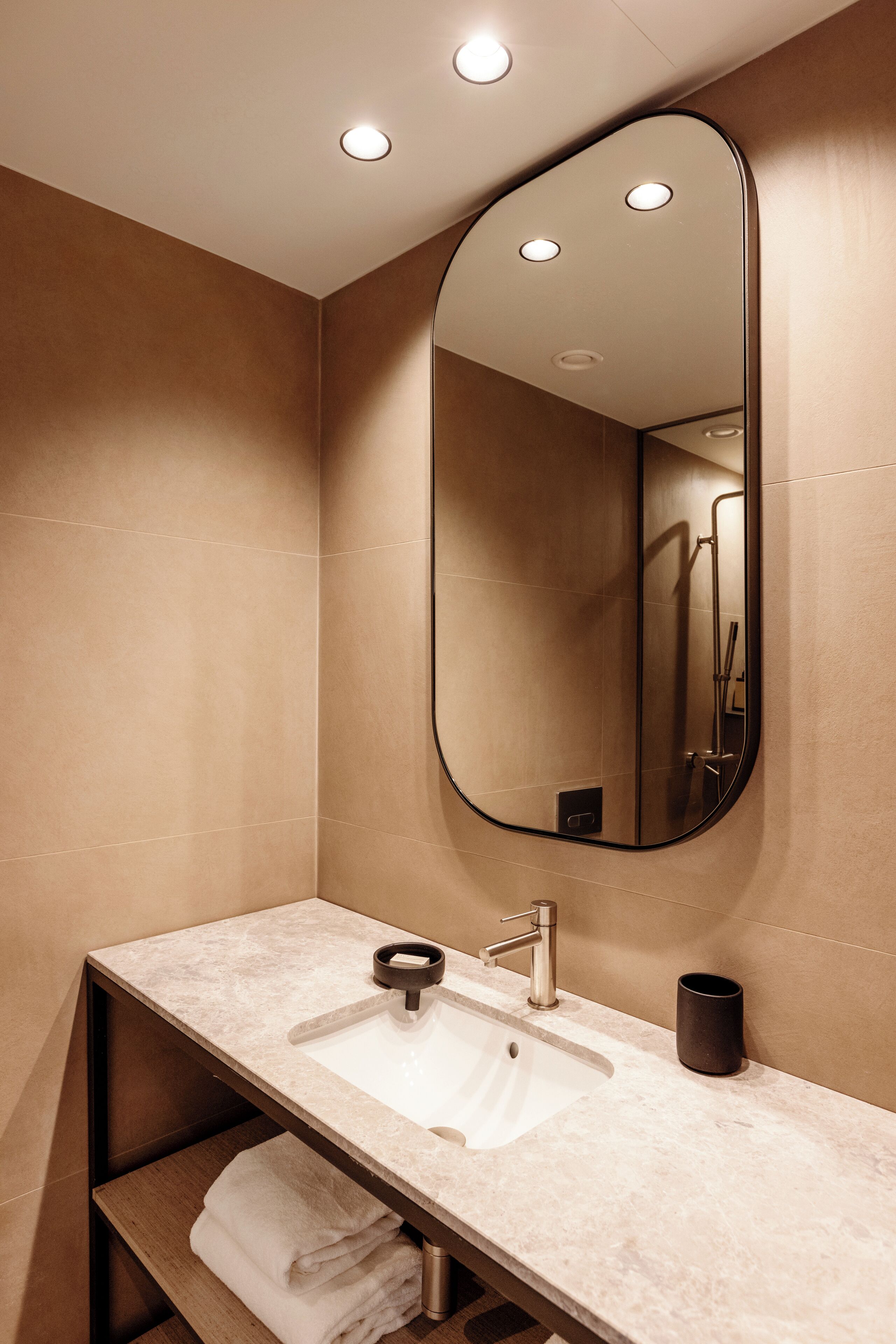 junior suite with garden view | bathroom | shower, hair dryer, slippers, towels