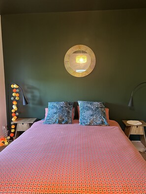 5 bedrooms, iron/ironing board, free WiFi, bed sheets