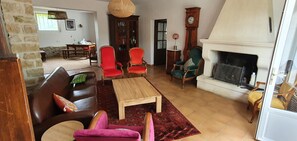 Smart TV, video games, foosball, table tennis - A charming mas in Drôme provençale, a true family home (Puygiron)