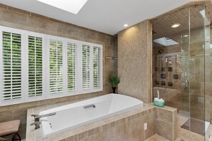 Badewanne, Whirlpool, Haartrockner, Bidet