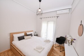 1 quarto, escrivaninha, ferros/tábuas de passar roupa, Wi-Fi de cortesia
