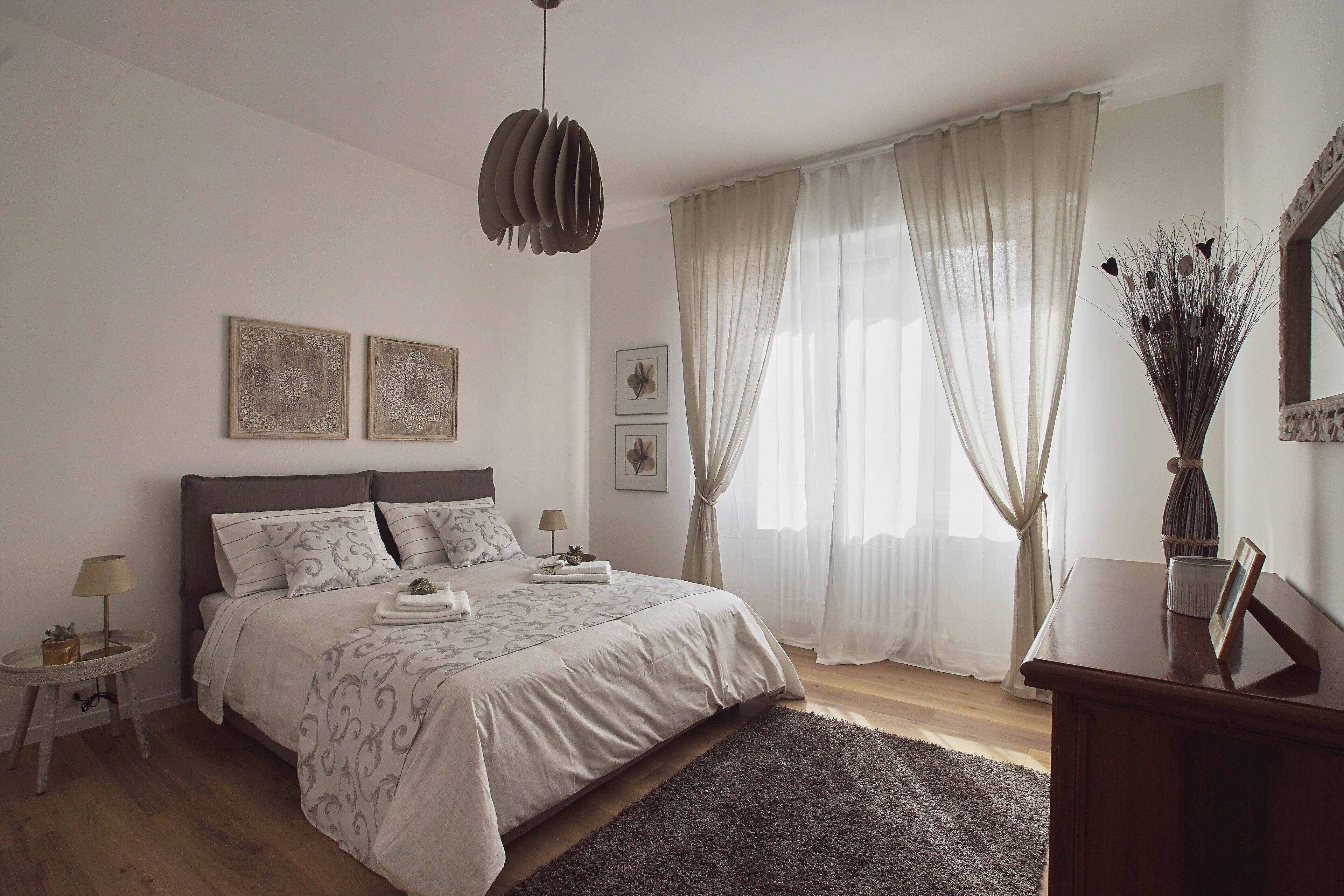 2 室のベッドルーム、アイロン / アイロン台、WiFi (無料)、ベッドシーツ