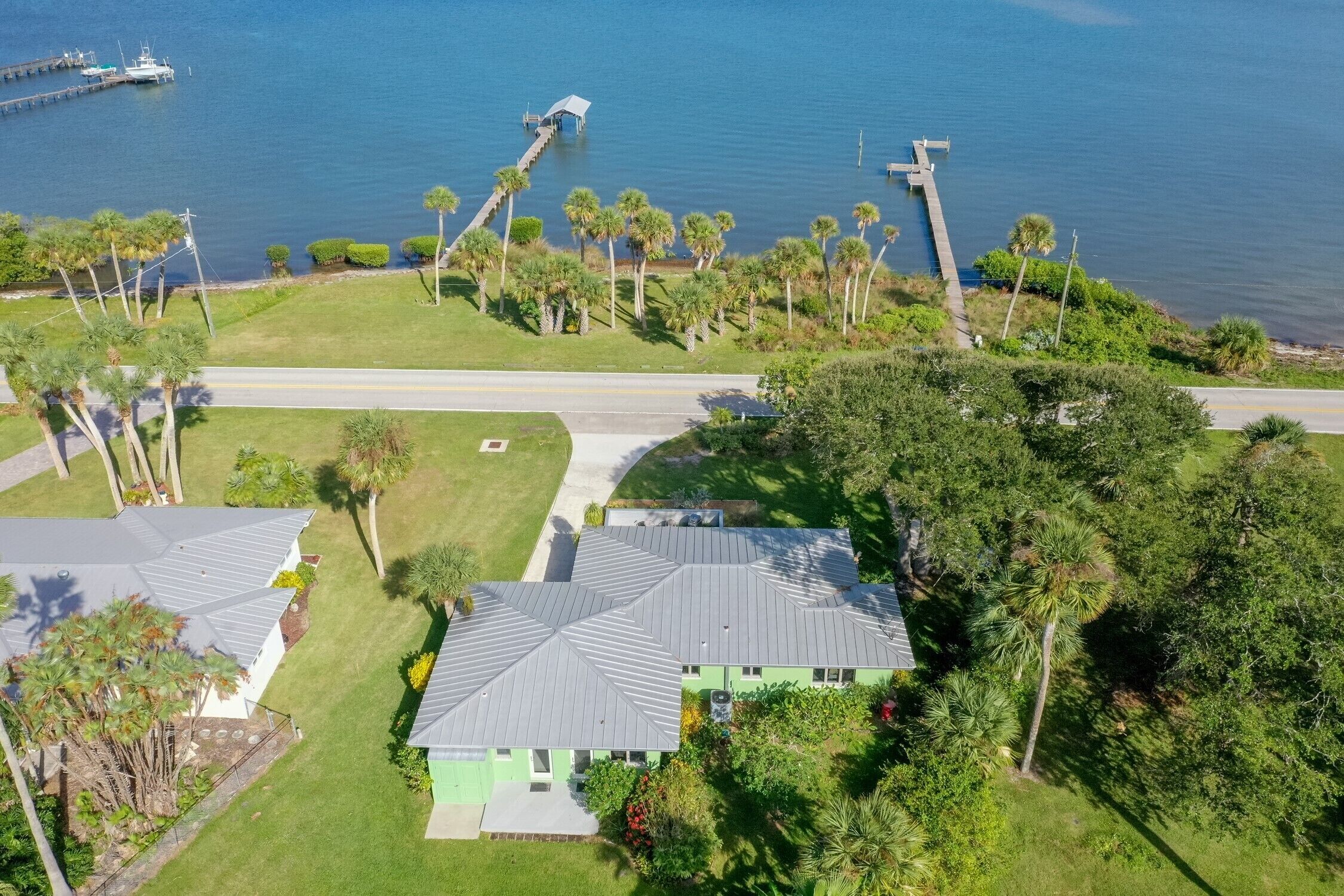 Inlet House. Waterfront -250' dock & slip.  Direct access to Sebastian Inlet.