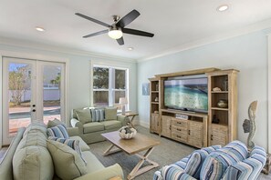 TV, fireplace - Brand New 7 bed 5.5 Bath with Gulf View! Private Pool! Free golf Cart!! (Destin)