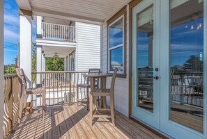 Outdoor dining - Brand New 7 bed 5.5 Bath with Gulf View! Private Pool! Free golf Cart!! (Destin)