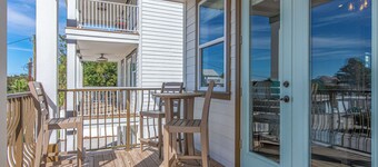 Brand New 7 bed 5.5 Bath with Gulf View! Private Pool! Free golf Cart!!