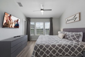 3 habitaciones, tabla de planchar con plancha, wifi y ropa de cama