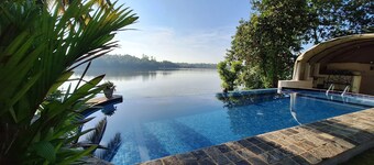 MyH-LAKE FRONT Pvt Villa with staff, FREE Breakfast, Near City