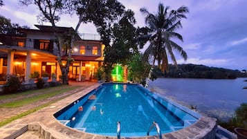 Piscina externa