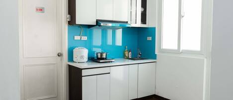 Fridge, stovetop, dishwasher, paper towels