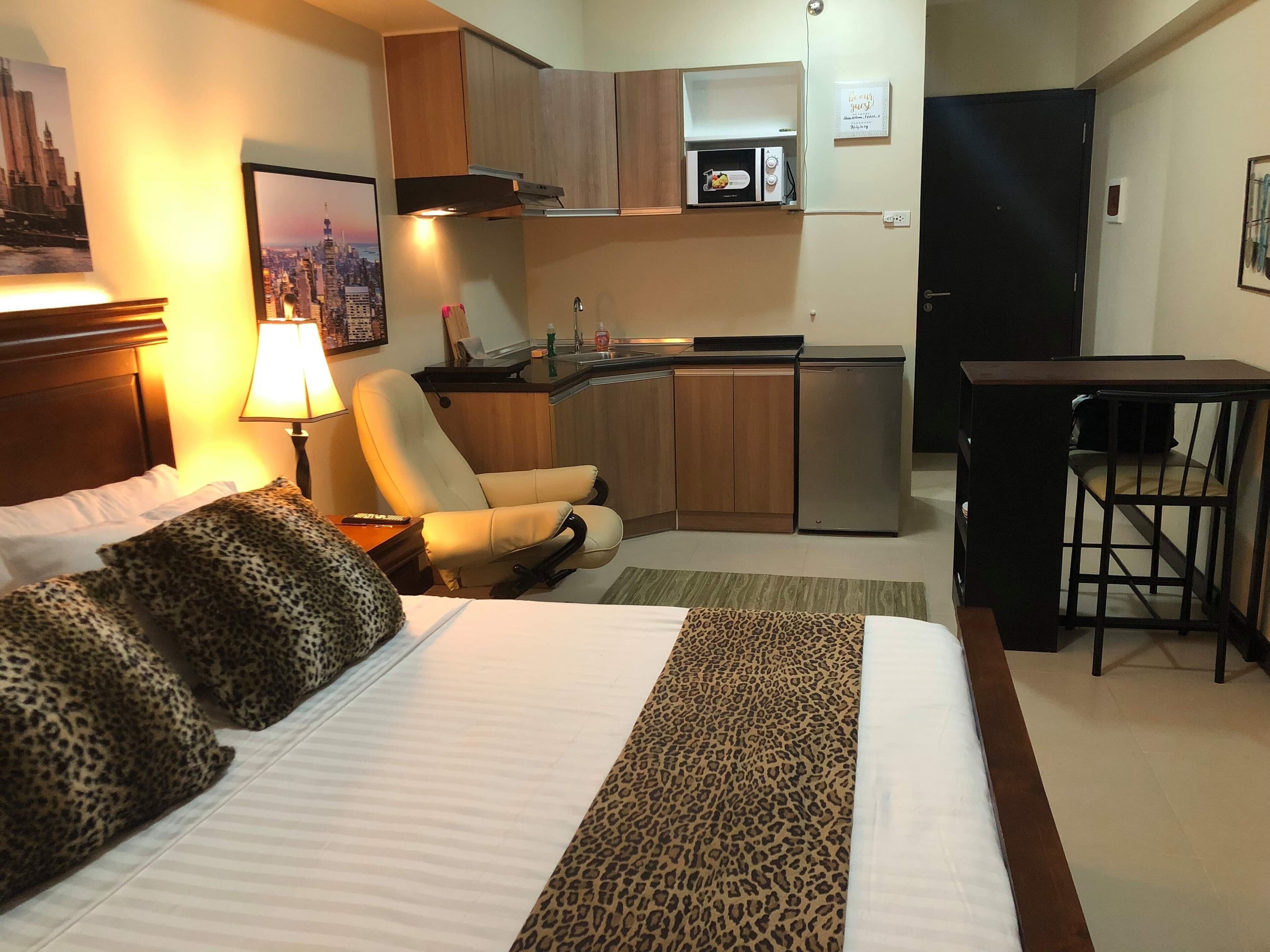 Free WiFi, bed sheets