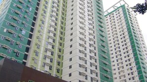 A high-rise residential building with multiple balconies and a modern architectural design. - 27th Flr Condo 2 w/WIFI @ IT Park Avida Riala Twrs (Cebu City)