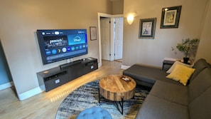 Smart TV, videojuegos, reproductor de DVD y videoteca