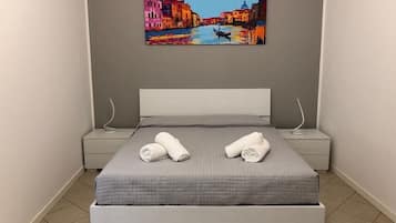 2 Schlafzimmer, Schreibtisch, BĂŒgeleisen/BĂŒgelbrett, Reisekinderbett