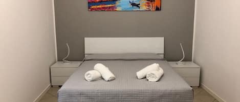 2 bedrooms, desk, iron/ironing board, travel crib