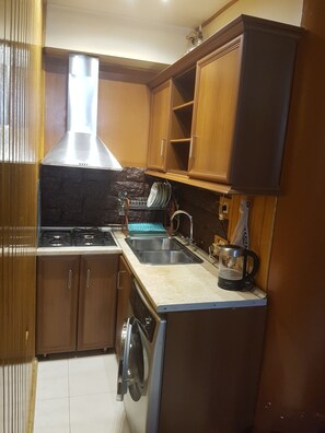 ثلاجة، ميكروويف، محمصة خبز