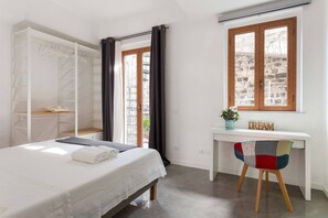 2 Schlafzimmer, Schreibtisch, Bügeleisen/Bügelbrett, Reisekinderbett