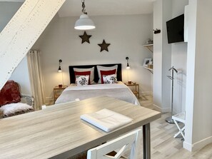 1 bedroom, iron/ironing board, free WiFi, bed sheets