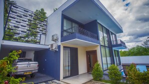 A modern two-story house with a balcony, a driveway, and a pool. - Luxury Villa with privet outdoor swiming pool. (Kundasale)