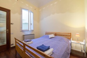 3 bedrooms, iron/ironing board, WiFi, bed sheets - Duomo View Rooftop Terrace - Bright & Quiet 3 Bedroom 2 Bath (Firenze)