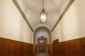 Interior - Duomo View Rooftop Terrace - Bright & Quiet 3 Bedroom 2 Bath (Firenze)